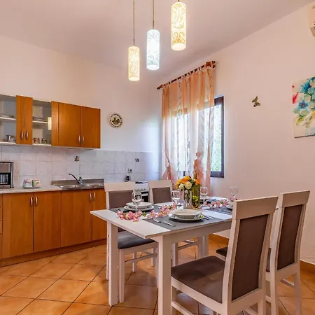 Cozy In With Wifi Apartment
